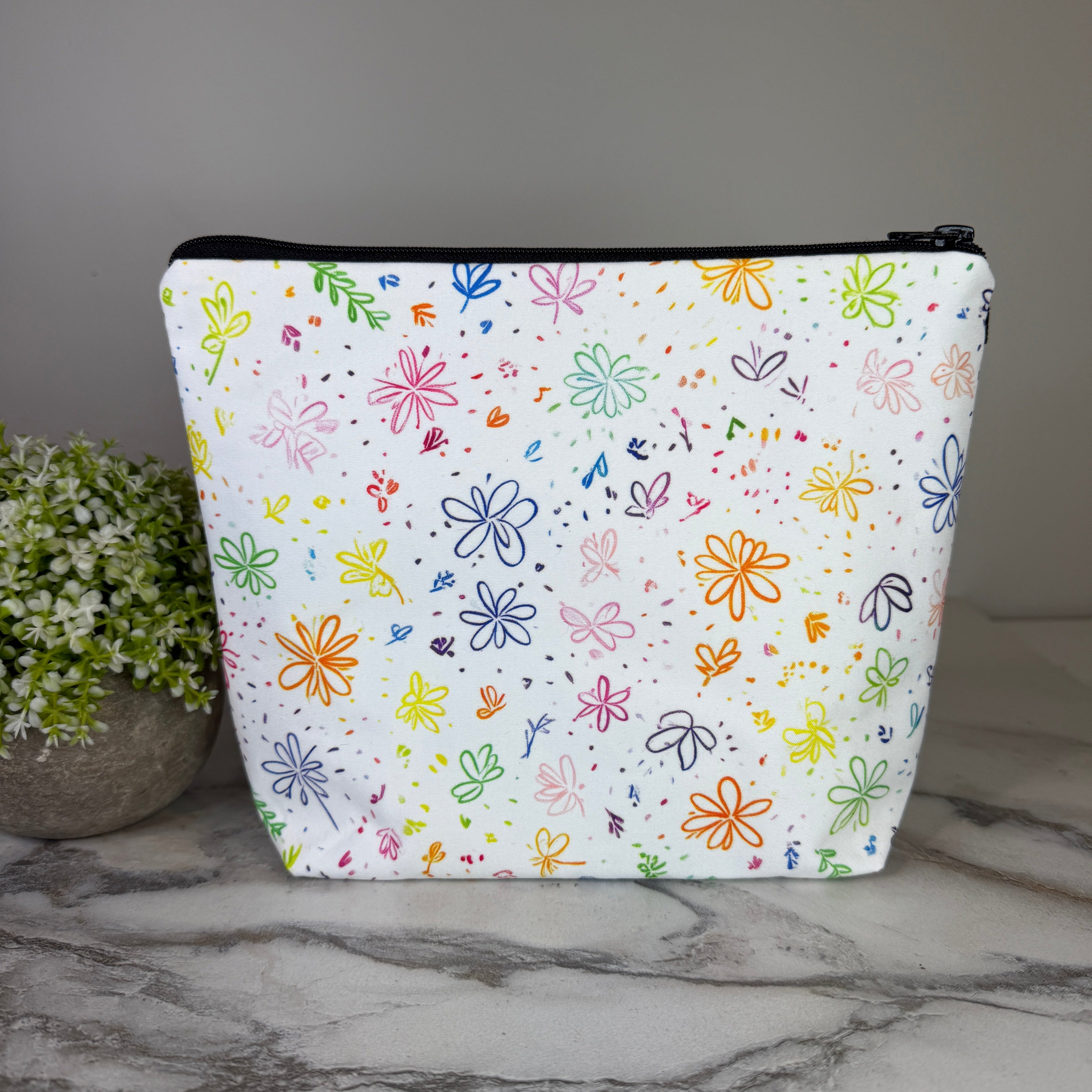 Pouch XL - Colorful Flower Doodles