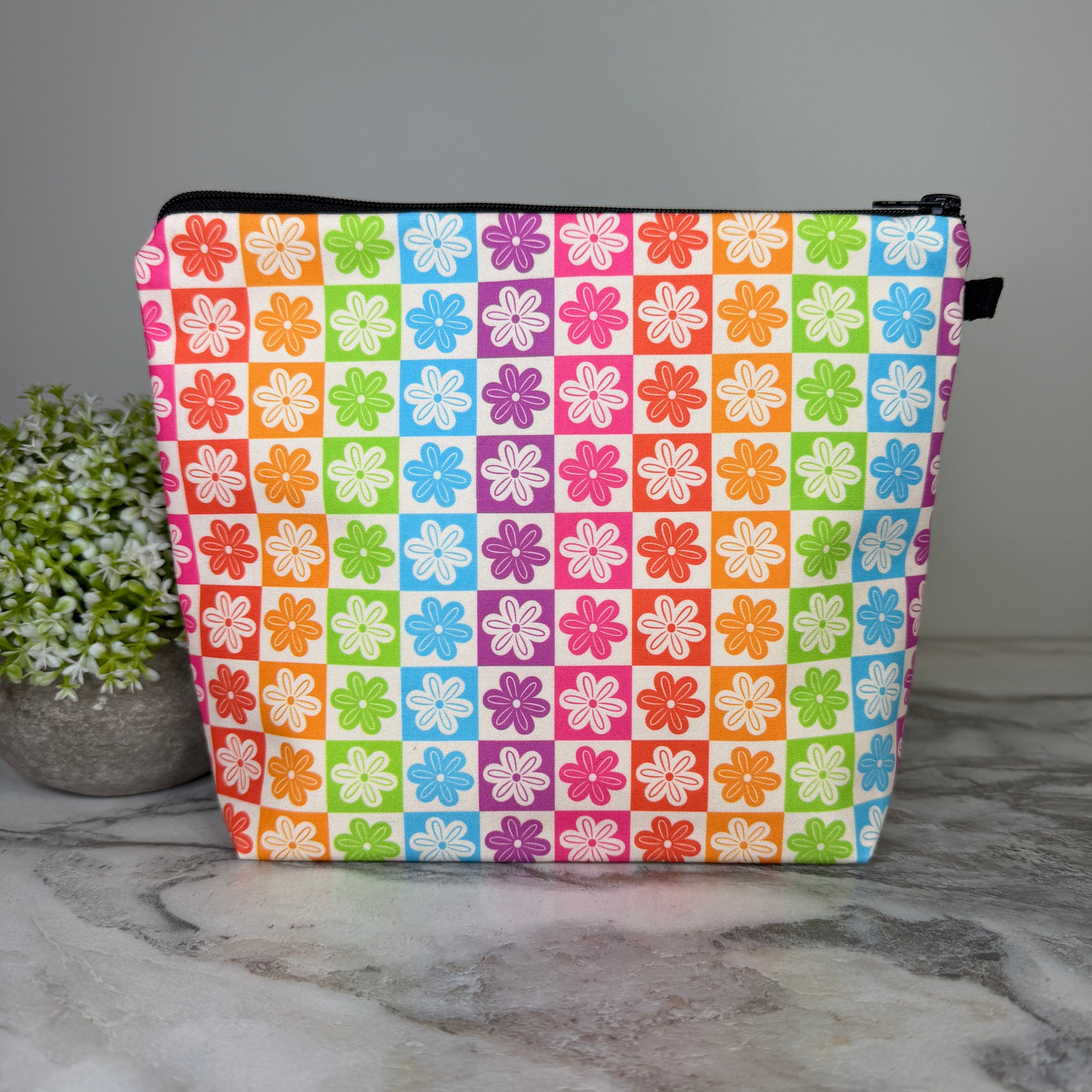 Pouch XL - Floral Rainbow Checker